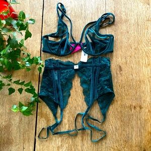 NWOT Gorgeous velvet lingerie set